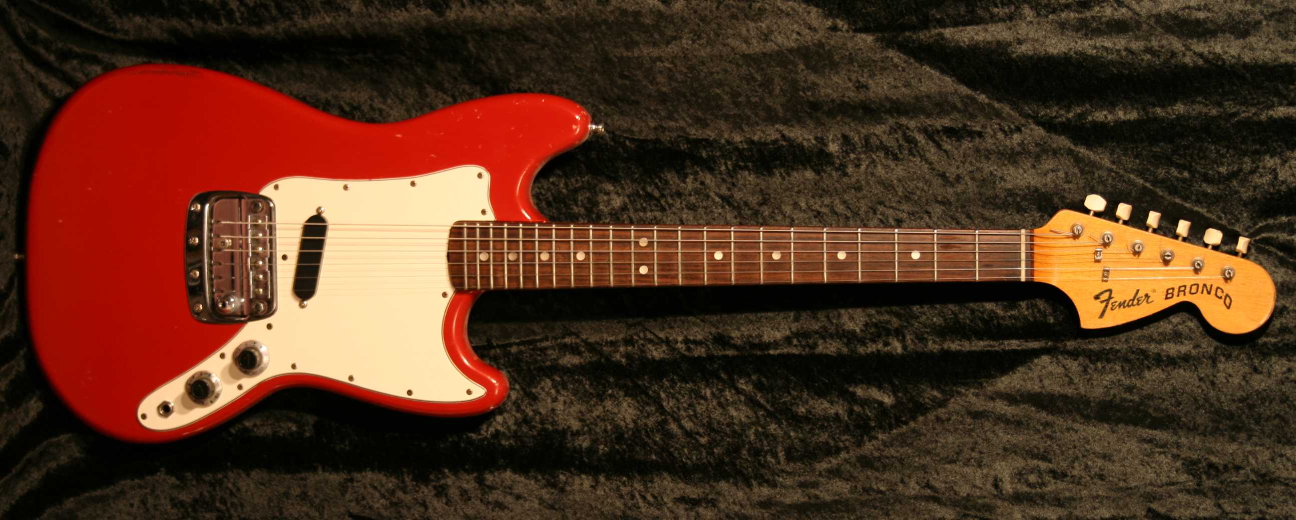 Fender_Bronco.jpg